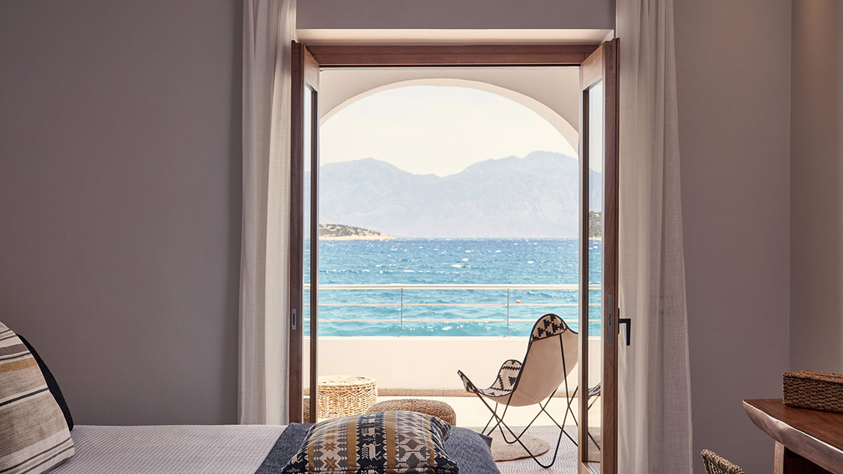 Three Bedroom waterfront Villa private pool (5 pax)